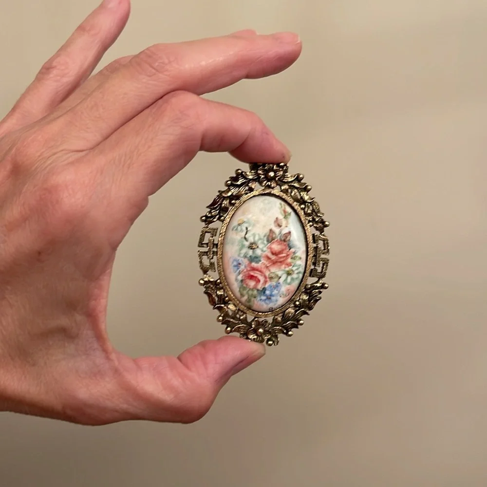 Vintage Hand Painted Ceramic Floral Cameo in a Antique Gold-tone Frame - Picture 14 of 16